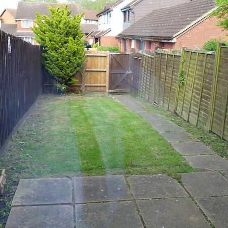 Milton Keynes Luxury Short Stay House With Wifi And Free Parking Wolverton  Exterior foto