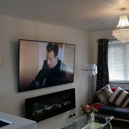 Milton Keynes Luxury Short Stay House With Wifi And Free Parking Wolverton  Exterior foto