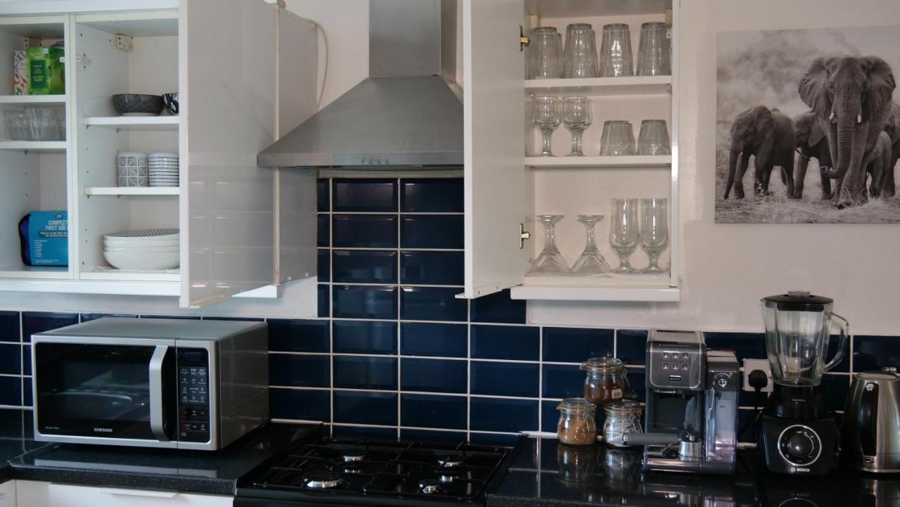 Milton Keynes Luxury Short Stay House With Wifi And Free Parking Wolverton  Exterior foto