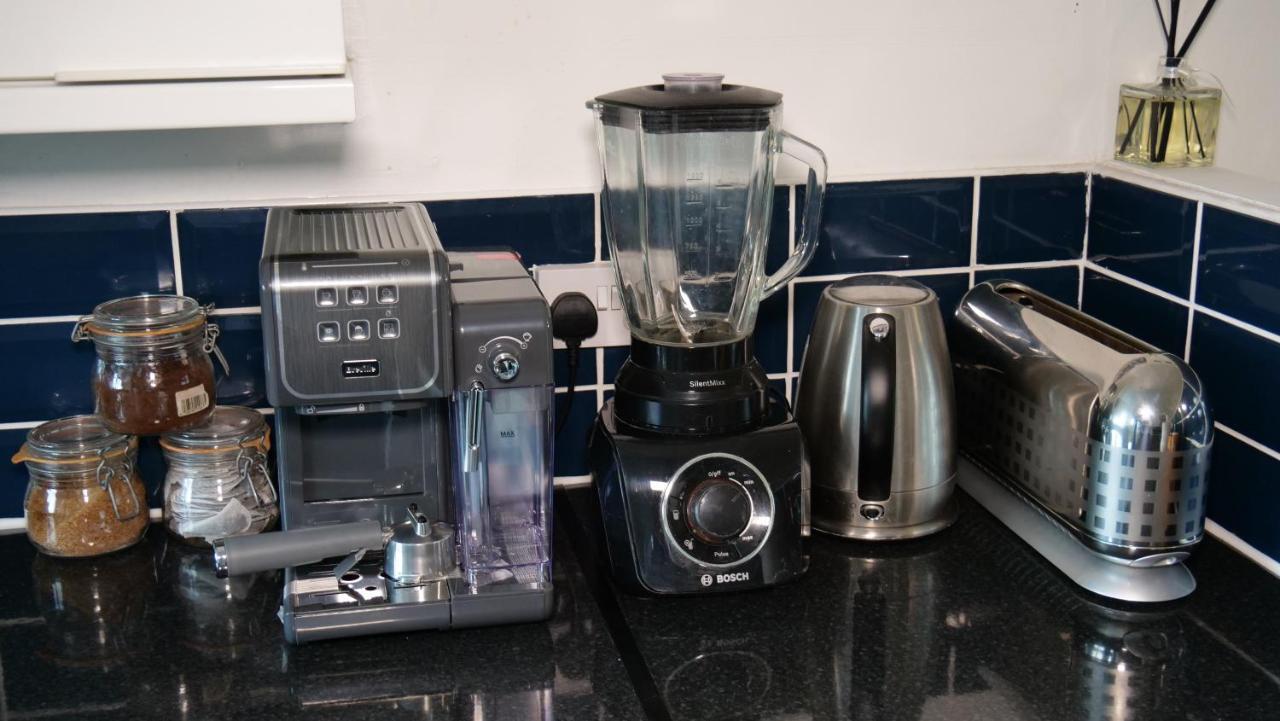 Milton Keynes Luxury Short Stay House With Wifi And Free Parking Wolverton  Exterior foto