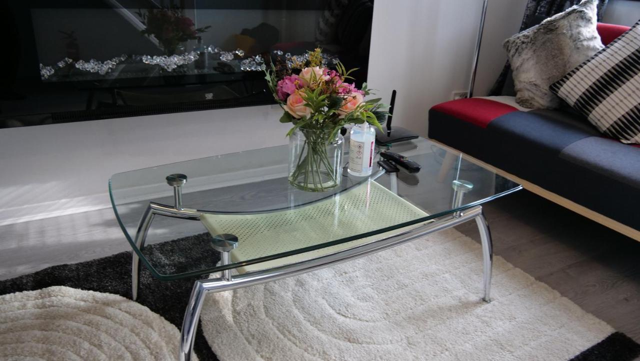 Milton Keynes Luxury Short Stay House With Wifi And Free Parking Wolverton  Exterior foto