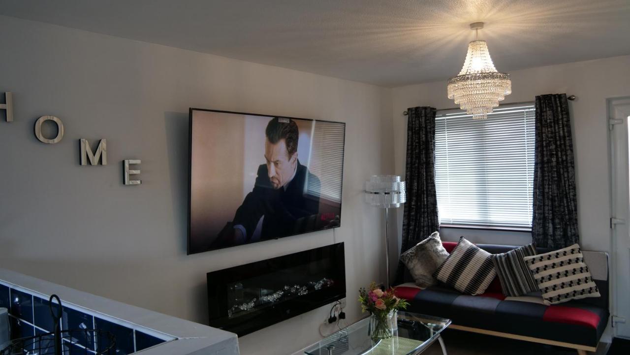 Milton Keynes Luxury Short Stay House With Wifi And Free Parking Wolverton  Exterior foto
