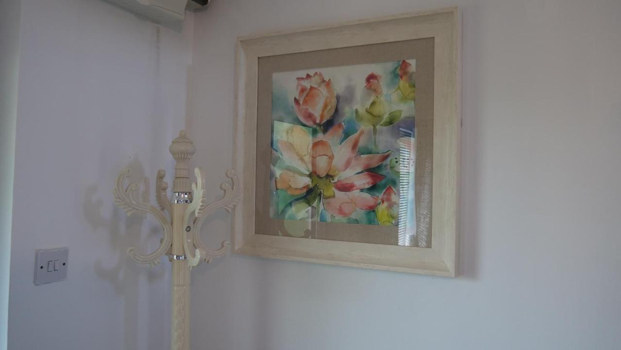Milton Keynes Luxury Short Stay House With Wifi And Free Parking Wolverton  Exterior foto
