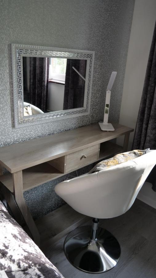 Milton Keynes Luxury Short Stay House With Wifi And Free Parking Wolverton  Exterior foto