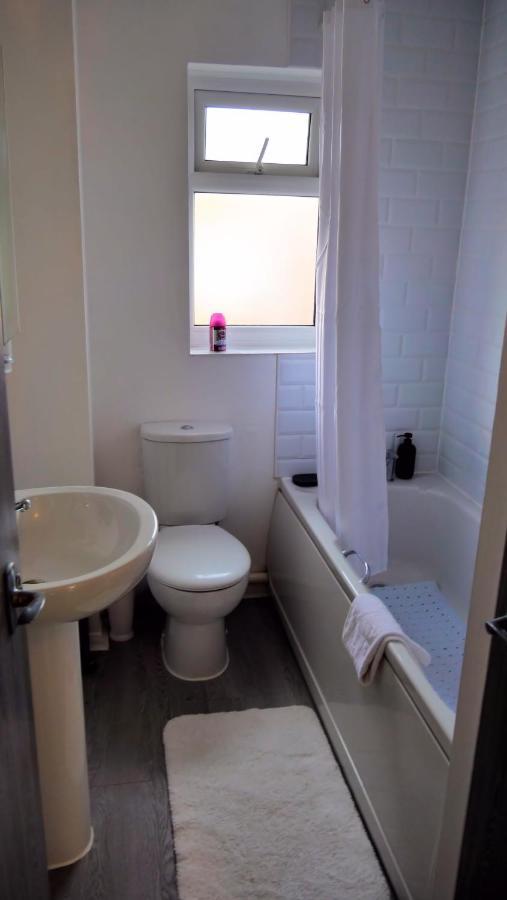 Milton Keynes Luxury Short Stay House With Wifi And Free Parking Wolverton  Exterior foto