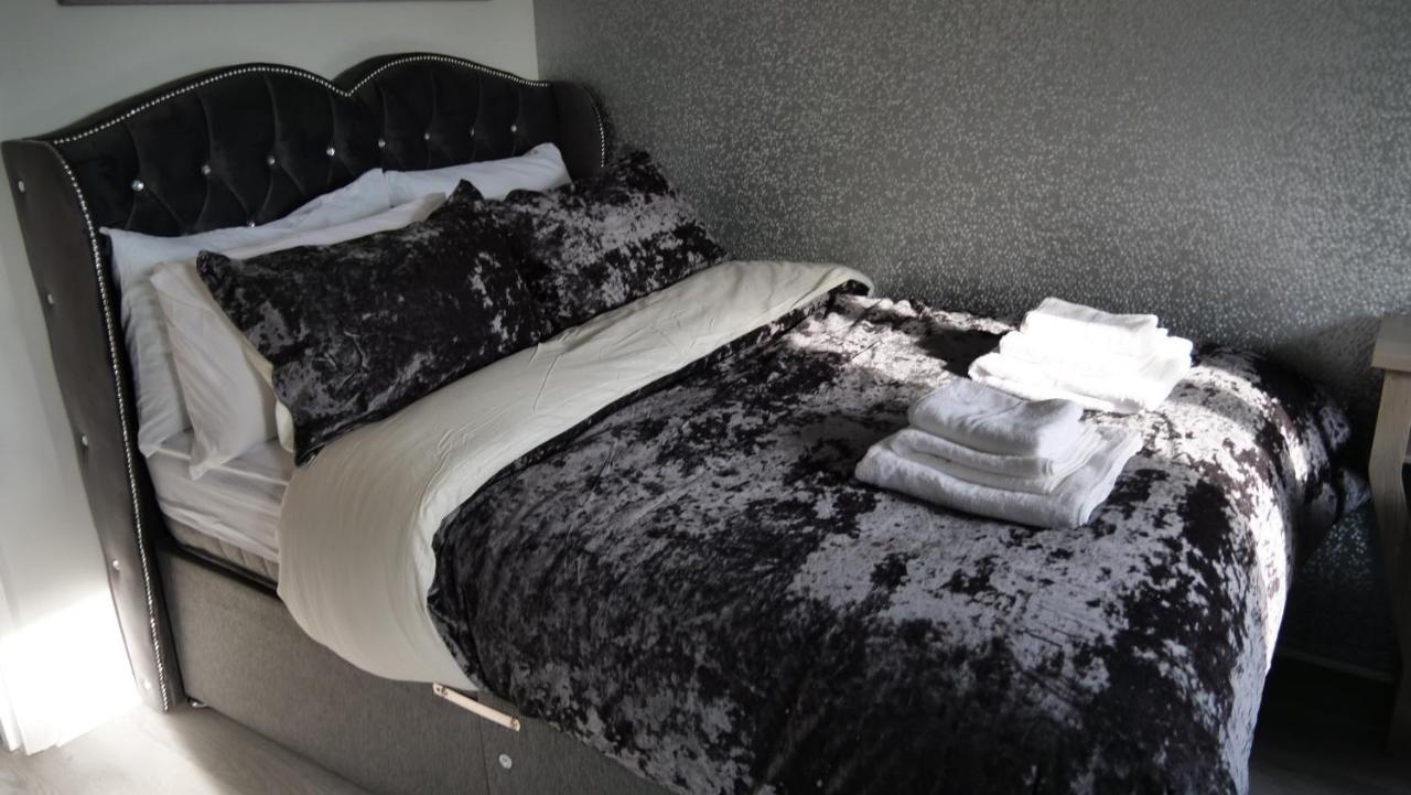 Milton Keynes Luxury Short Stay House With Wifi And Free Parking Wolverton  Exterior foto