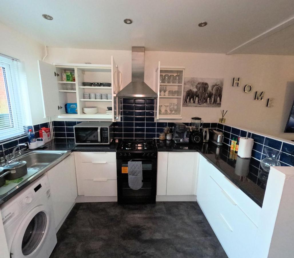 Milton Keynes Luxury Short Stay House With Wifi And Free Parking Wolverton  Exterior foto