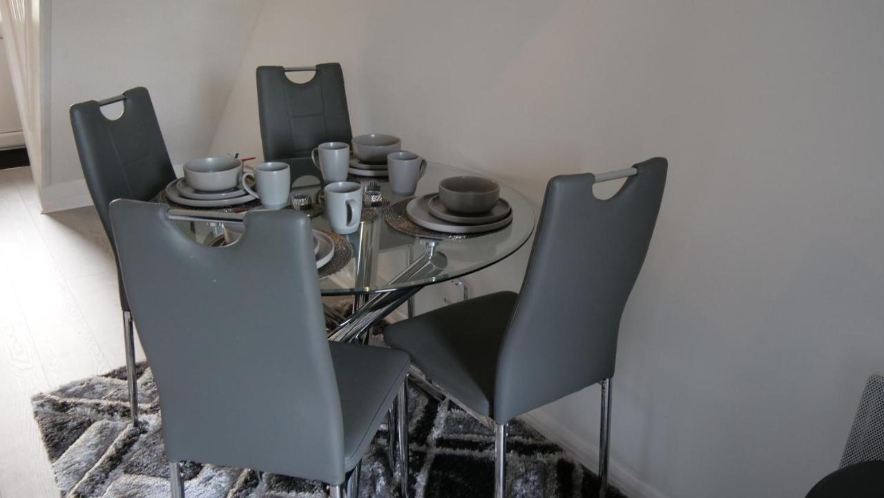 Milton Keynes Luxury Short Stay House With Wifi And Free Parking Wolverton  Exterior foto