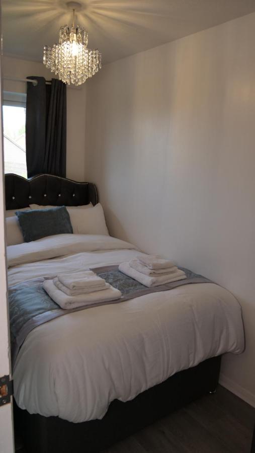 Milton Keynes Luxury Short Stay House With Wifi And Free Parking Wolverton  Exterior foto